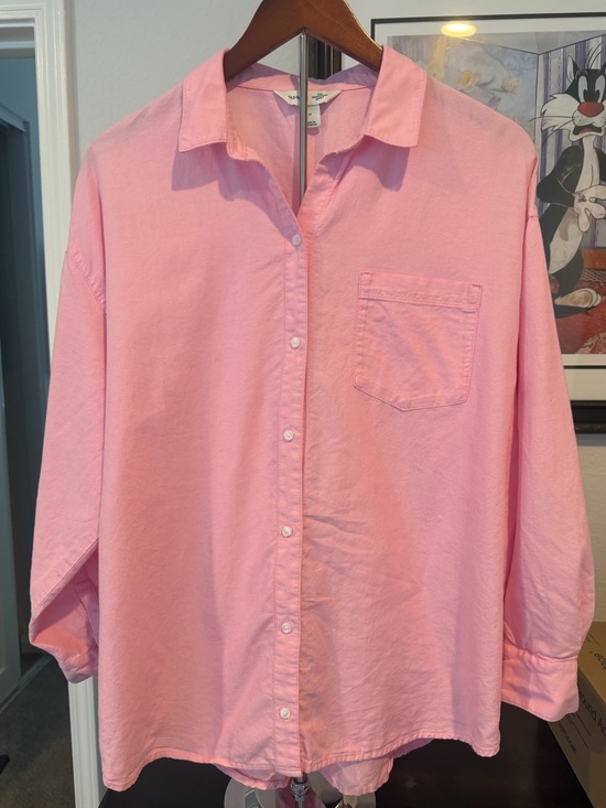 Old Navy Tops - Women’s Old Navy “Boyfriend Shirt” in Light Pink - size M